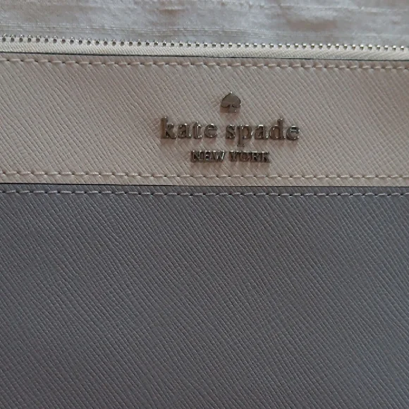 🩶Kate Spade Wristlet Wallet in Gray and Cream - Picture 2 of 8